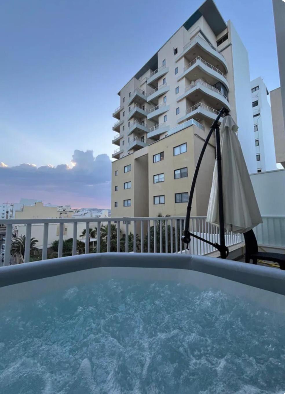 Sea Breeze, Spacious 2-Bedroom Lux Seaside Apartments St. Paul's Bay Dış mekan fotoğraf