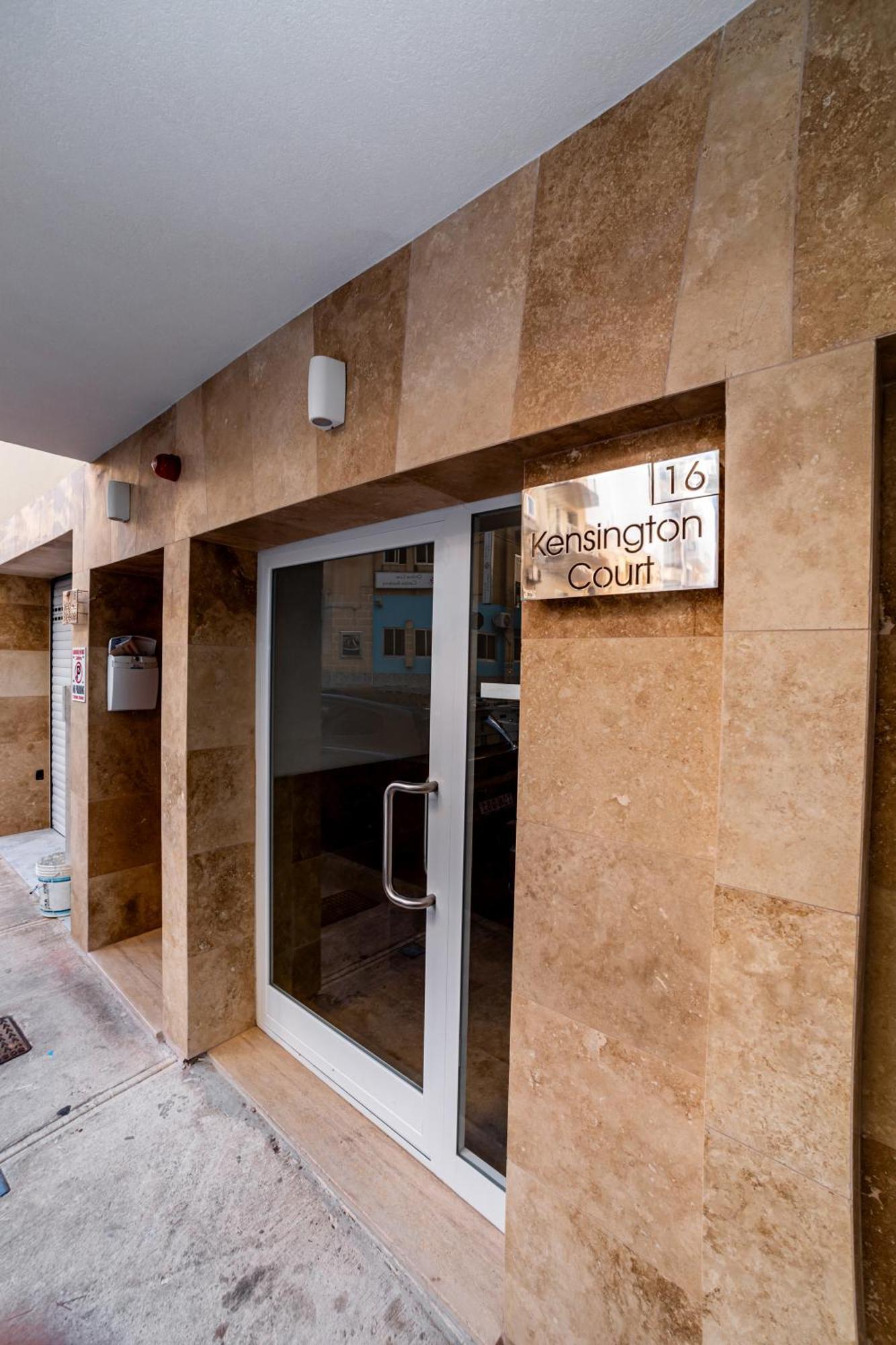 Sea Breeze, Spacious 2-Bedroom Lux Seaside Apartments St. Paul's Bay Dış mekan fotoğraf
