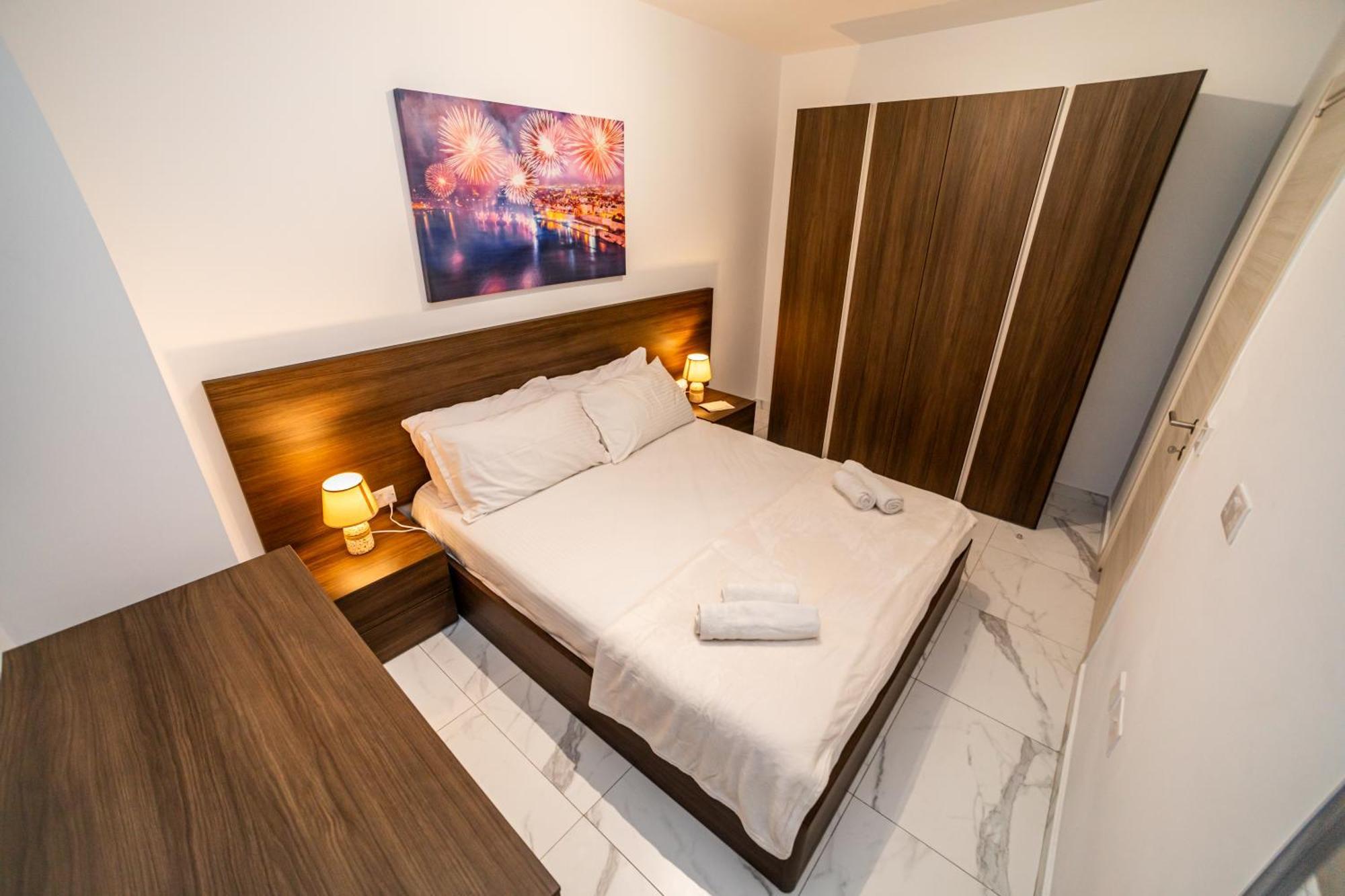 Sea Breeze, Spacious 2-Bedroom Lux Seaside Apartments St. Paul's Bay Dış mekan fotoğraf