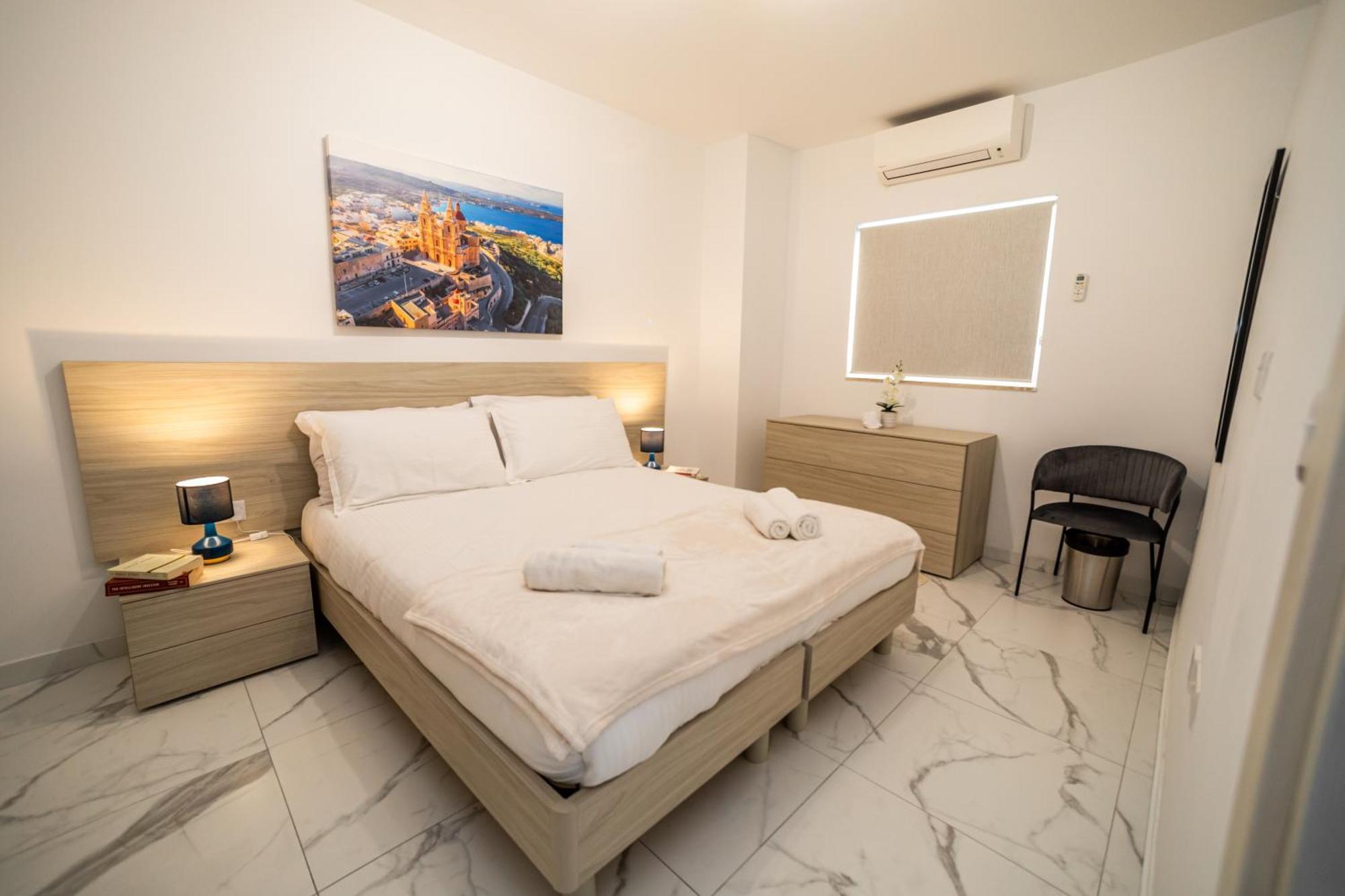 Sea Breeze, Spacious 2-Bedroom Lux Seaside Apartments St. Paul's Bay Dış mekan fotoğraf