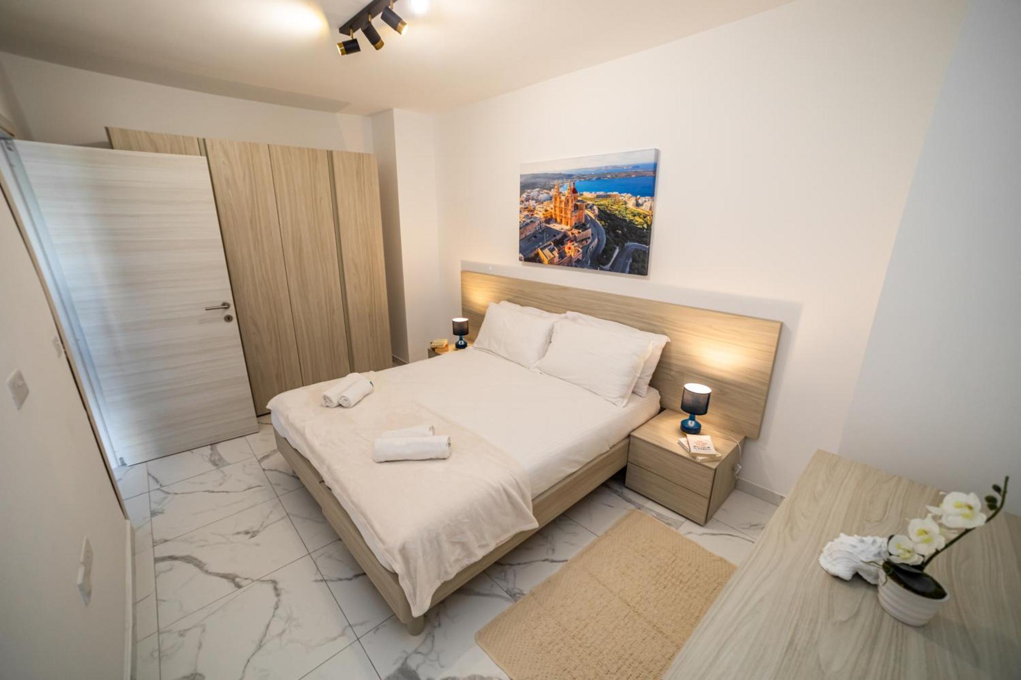 Sea Breeze, Spacious 2-Bedroom Lux Seaside Apartments St. Paul's Bay Dış mekan fotoğraf