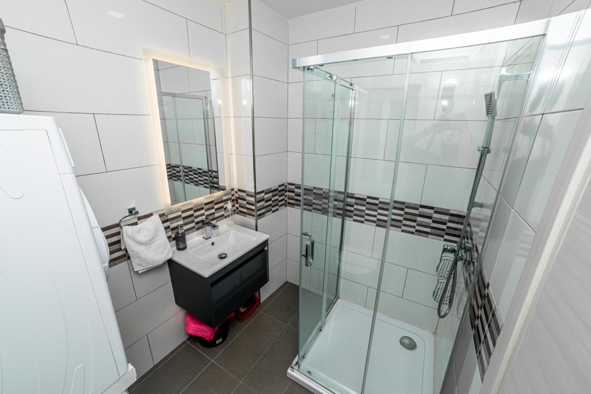 Sea Breeze, Spacious 2-Bedroom Lux Seaside Apartments St. Paul's Bay Dış mekan fotoğraf