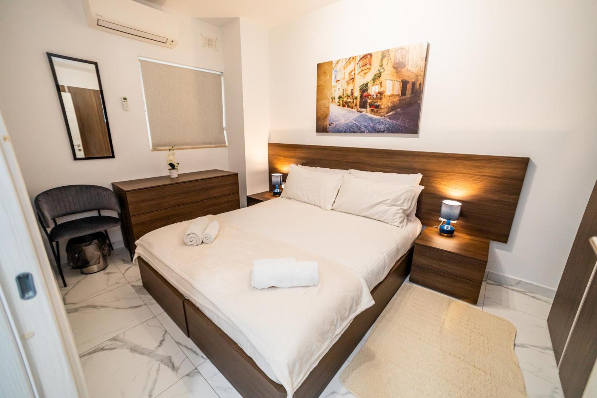 Sea Breeze, Spacious 2-Bedroom Lux Seaside Apartments St. Paul's Bay Dış mekan fotoğraf