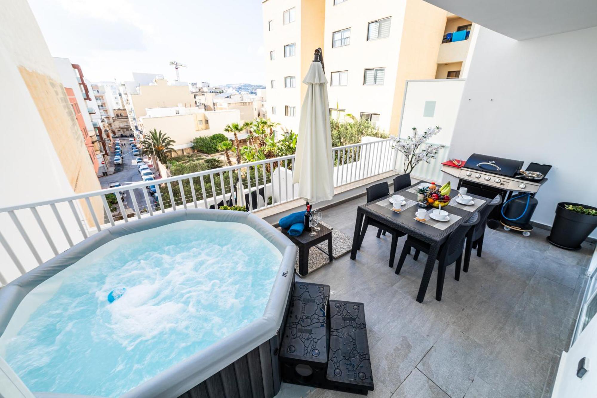 Sea Breeze, Spacious 2-Bedroom Lux Seaside Apartments St. Paul's Bay Dış mekan fotoğraf