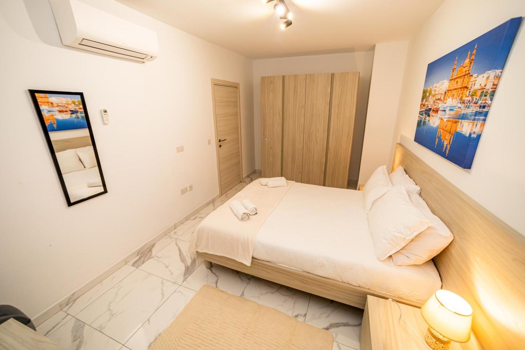 Sea Breeze, Spacious 2-Bedroom Lux Seaside Apartments St. Paul's Bay Dış mekan fotoğraf